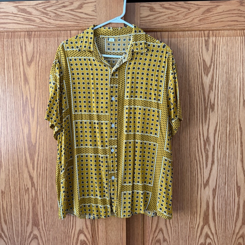 Vibrant Yellow Geometric Men's Casual Shirt